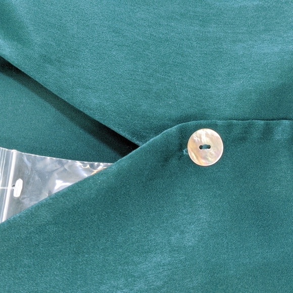 Brand new button up blouse - Picture 4 of 4